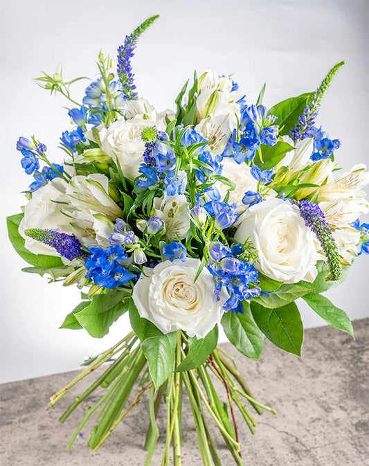 Flower-Actually-white-rose-bouquet