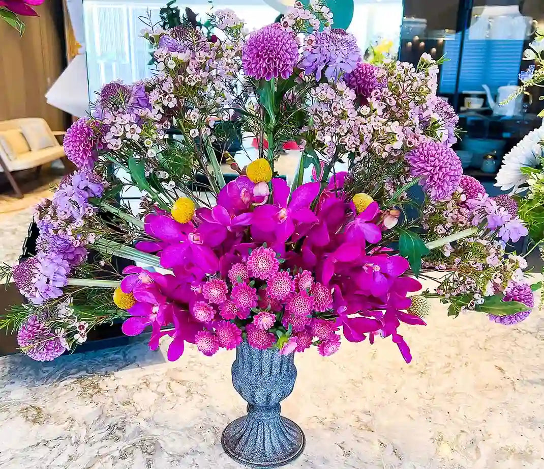 Fan Flower Shape Fan Shaped Flower Arrangement Flower Arranging In A Fan Vase